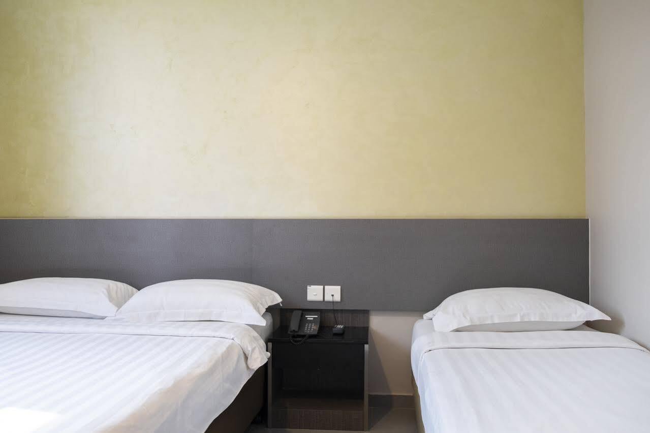 Ibis Budget Singapore Sapphire Exterior photo