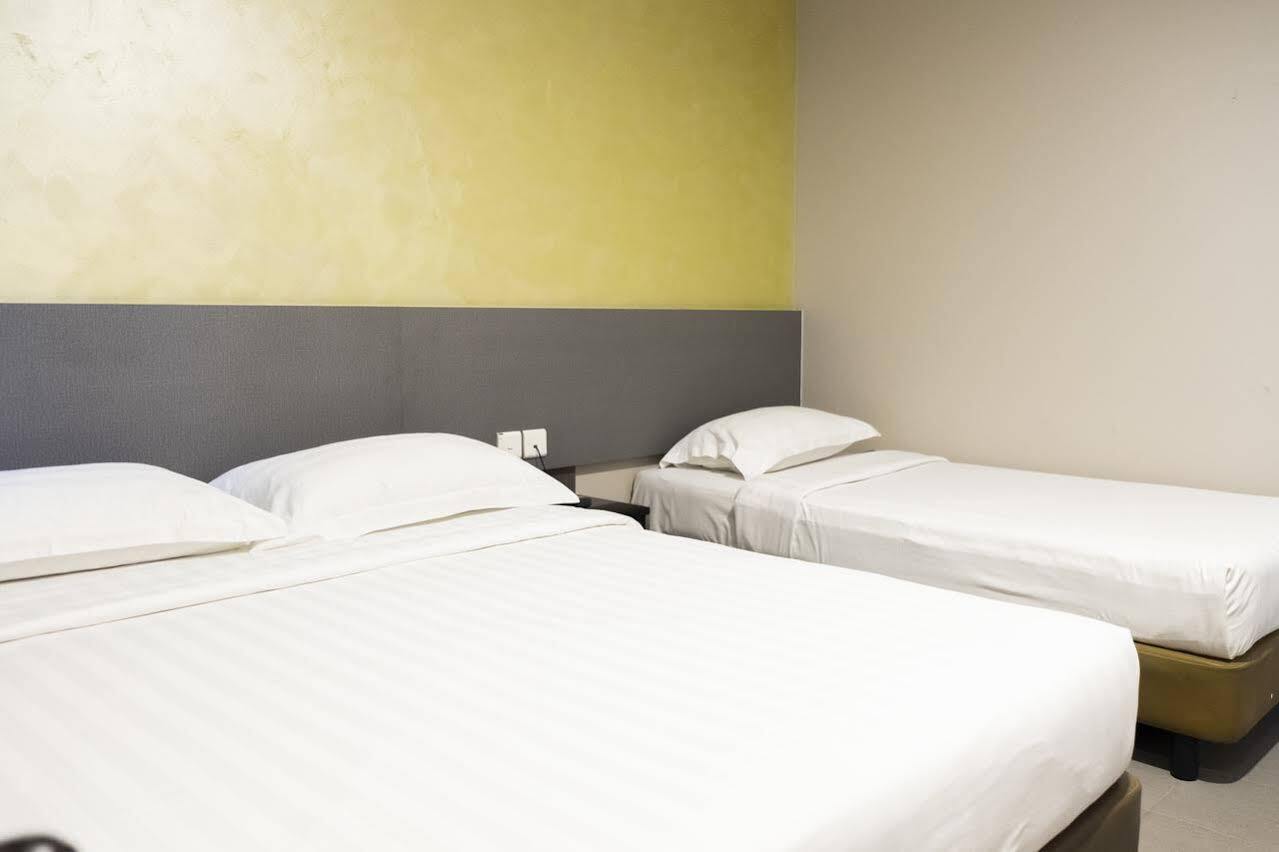 Ibis Budget Singapore Sapphire Exterior photo